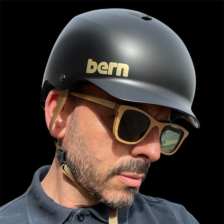 CASQUE BERN WATTS SATIN BLACK/GOLD